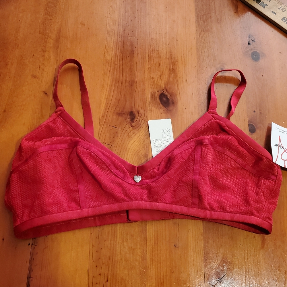 NWT Calvin Klein Unlined Triangle Bralette Red Heart Lace Size Large Valentines